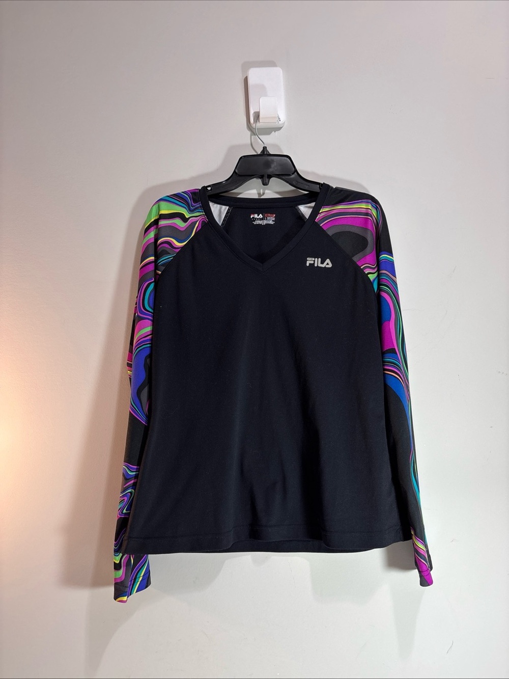 FILA Soort WoBlack Long-Sleeve V-Neck Top with Pink, Purple & Blue Swirl Sleeve